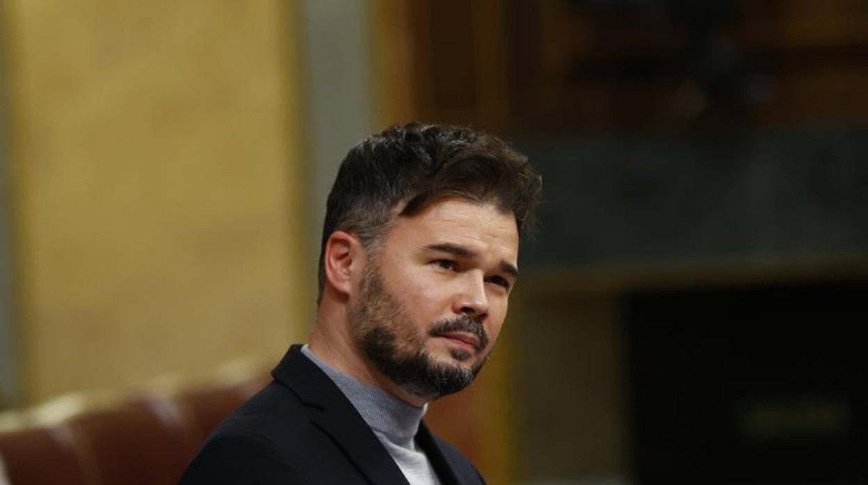 El portavoz de ERC en el Congreso, Gabriel Rufián, durante un Pleno en la Cámara Baja. Su grupo parlamentario registró junto a otros partidos soberanistas la petición de una comisión de investigación