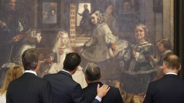 Foto de familia ante 'Las Meninas' y monedas de Goya como regalo: así ha sido la cena de los líderes de la OTAN y la UE