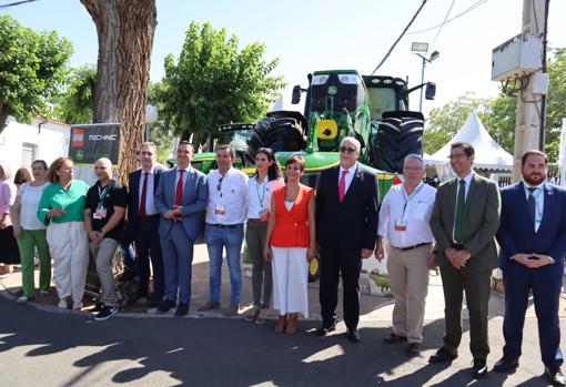 Algunas de las autoridades que han participado en la inauguración de la Feria Nacional del Campo, en Manzanares