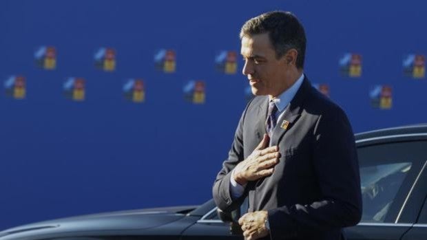 Sánchez acusa a PP y Vox de ser una terminal de poderes con «intereses ocultos»