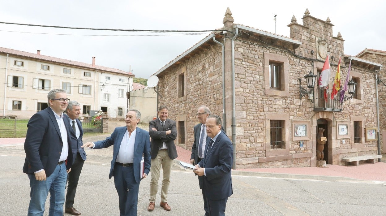 El presidente del Consejo de cuentas junto al resto de miembros del Consejo