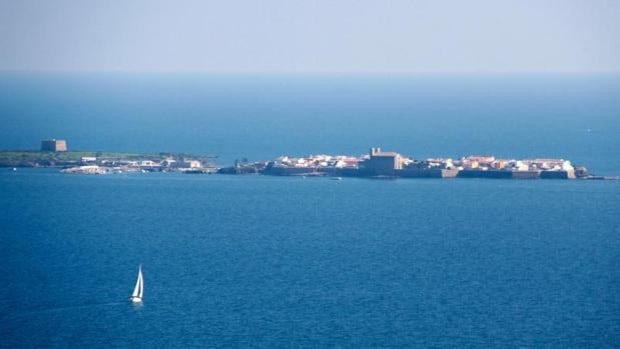Cómo se llega a Tabarca y qué secretos esconde la isla poblada más pequeña de España