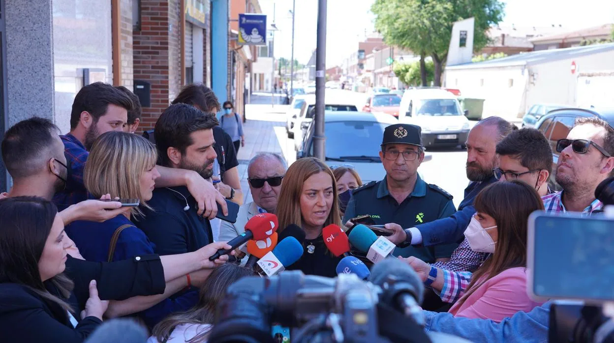 Virginia Barcones interviene ante los medios en Santovenia de Pisuerga