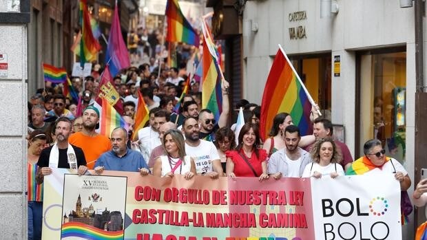 Las calles de Toledo, escenario del apoyo al colectivo LGTBI