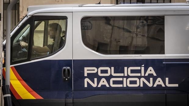 Detienen en Elche a un prófugo condenado por intentar trasladar a once personas en un camión a bordo de un ferry