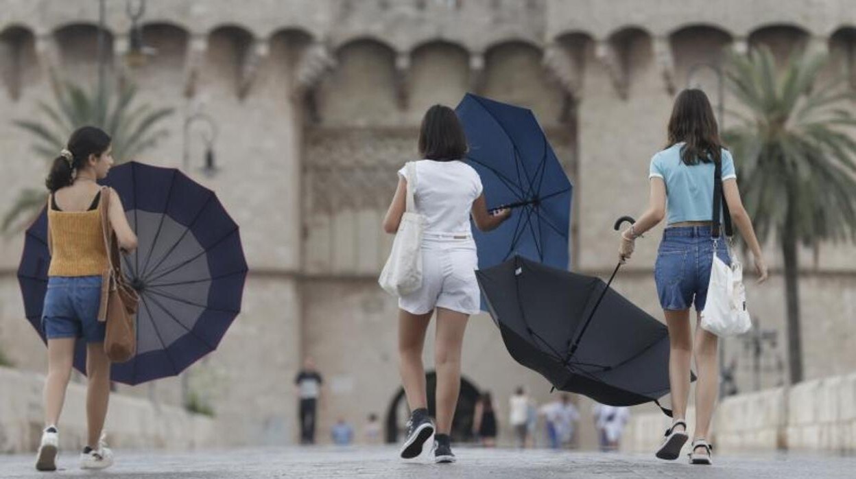 Imagen de archivo de Valencia en un día de verano con lluvia