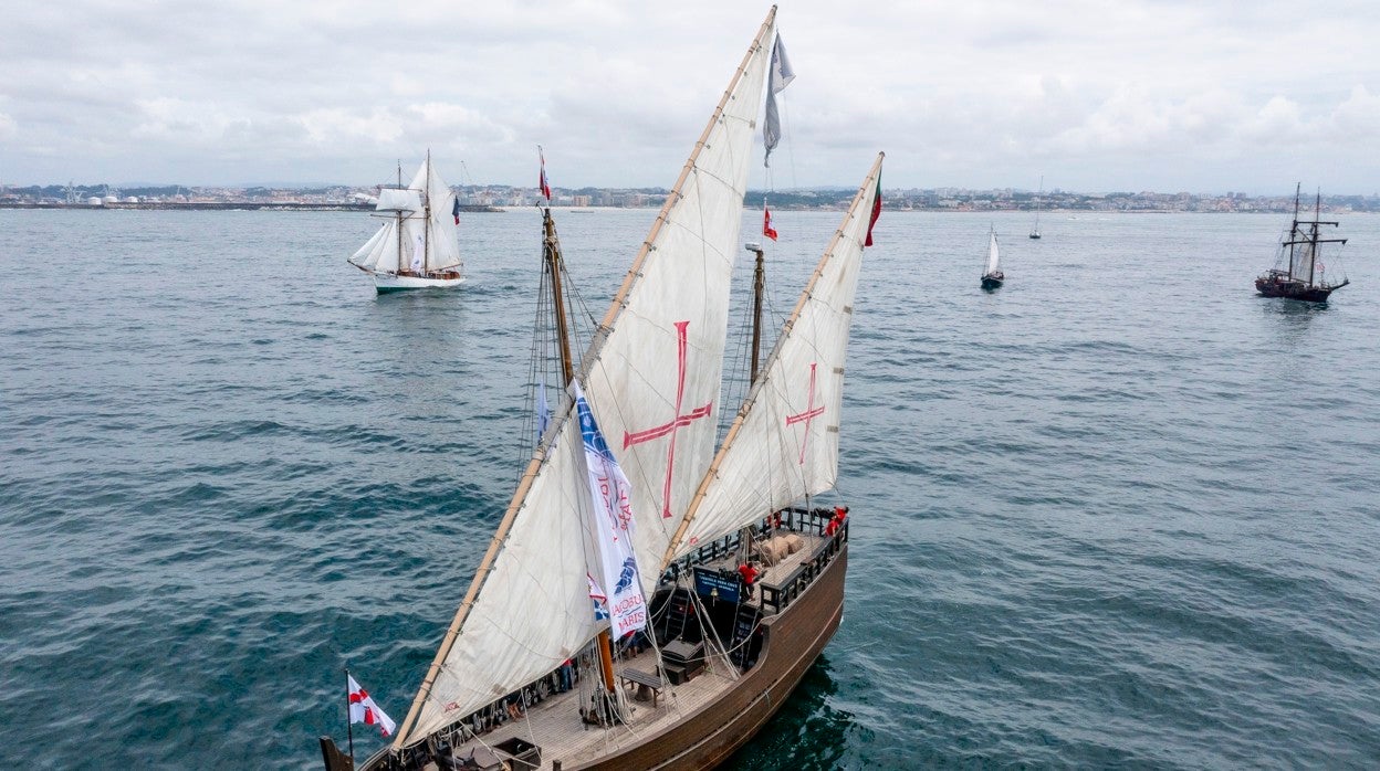 La flota saliendo del puerto de Leixões