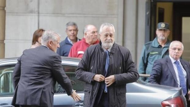 Griñán pide al tribunal que aplace tres meses su ingreso en prisión: «Es escandaloso no esperar al indulto»