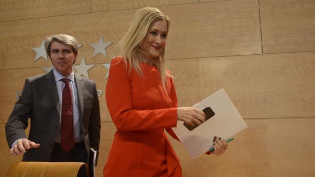 Los mensajes de Cifuentes en su primera comparecencia tras el escándalo del máster