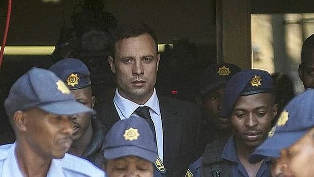 Óscar Pistorius sale de la cárcel