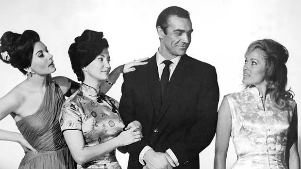Eunice Gayson, Zena Marshall, Sean Connery y Ursula Andress en una imagen de 1962