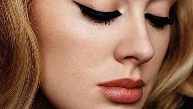 Adele reaparece con nueva imagen y nuevo disco «25»