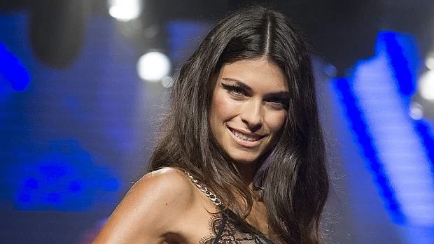 Linda Morselli, la novia de Valentino Rossi, desfiló para Women'setcret