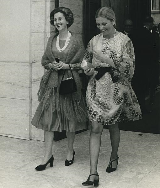 Dos Reinas de Bélgica: la Reina Fabiola y la Reina Paola, durante un viaje a Japón en 1973