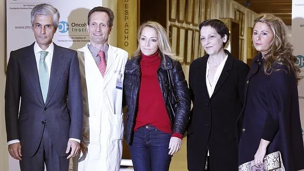 Adolfo Suárez junto al doctor Jesús García-Foncillas, sus hermanas Sonsoles y Laura, y su esposa Isabel