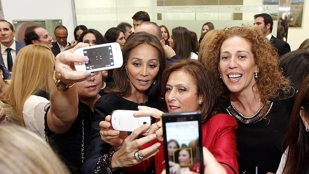 La «reina de corazones» durante un acto publicitario de Porcelanosa