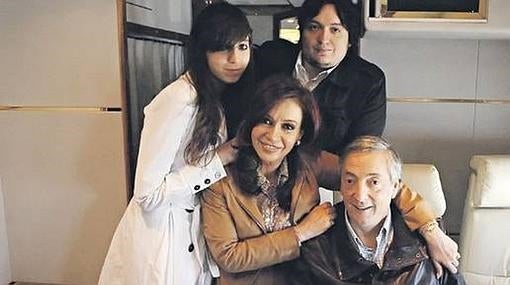 Los Kirchner al completo a bordo del avión