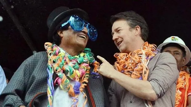 Evo Morales y Ed Norton en el Carnaval de Bolivia