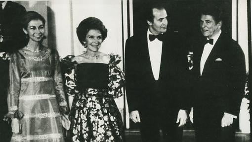 La apasionante vida de Nancy Reagan, en diez imágenes