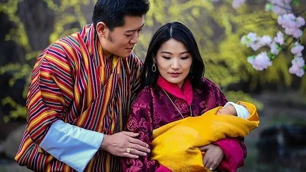 Bután celebra el nacimiento de su heredero plantando 108.000 árboles