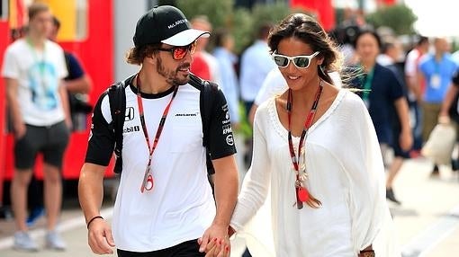 Fernando Alonso y Lara Álvarez en el Premio de Hungría en julio de 2015