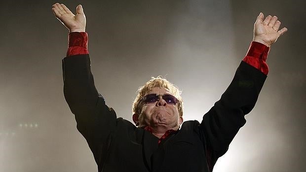 Elton John, con 33,6 millones, el famoso más generoso