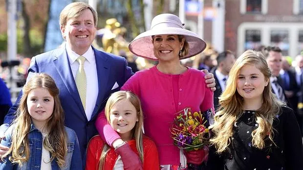 Guillermo y Máxima de los Países Bajos con sus hijas Amalia, Alexia y Ariane