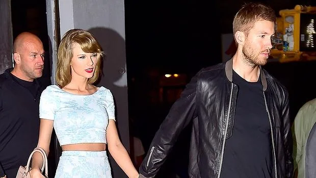 Calvin junto a su pareja la cantante Taylor Swift