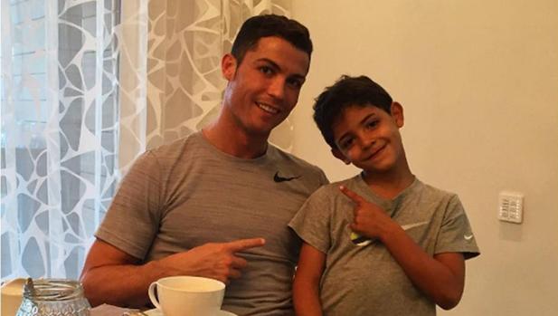 Cristiano Ronaldo y su hijo, Cristiano Jr.