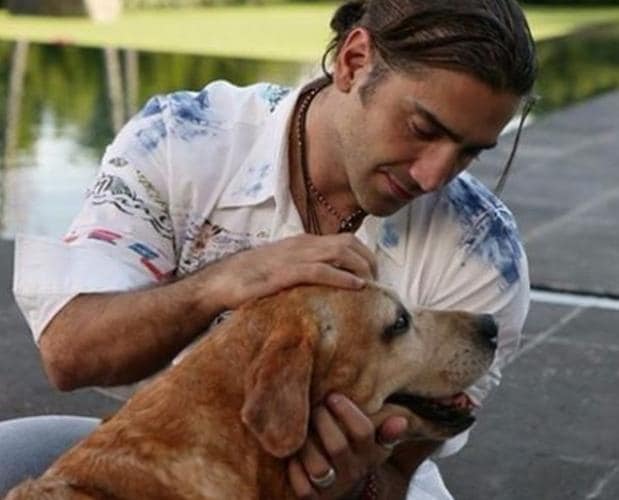 Alejandro Fernández casi pierde una pierna por la gangrena que le provocó la mordedura de su perro