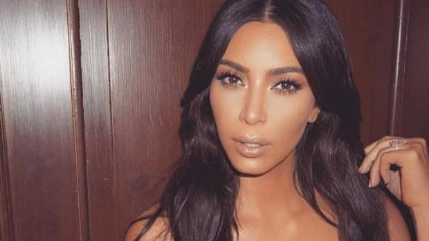 Kim Kardashian tarda dos horas diarias para maquillarse