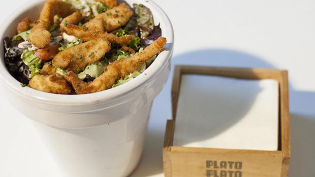 Plato Plató: «En Sevilla no puedes prescindir de la ensaladilla y las croquetas»