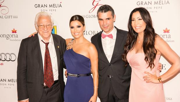 Padre Ángel, Eva Longoria, Jose Bernal y María Bravo