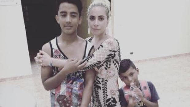 Lady Gaga visita un orfanato de la ciudad mexicana El Cabo de San Lucas