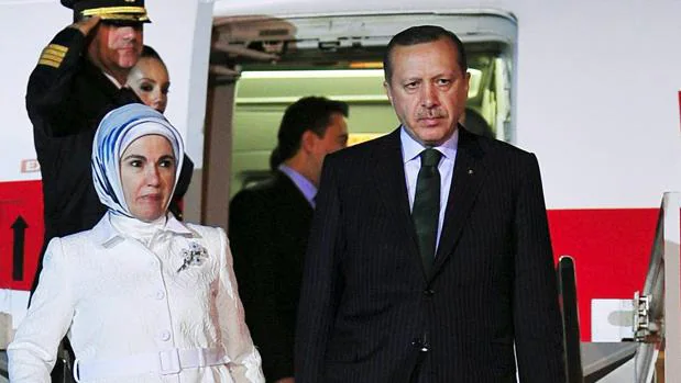 Emine y Tayyp Erdogan a su llegada al aeropuerto internacional de Toronto, Canadá