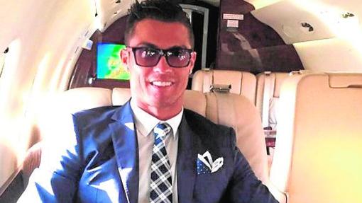 Cristiano Ronaldo en su jet privado