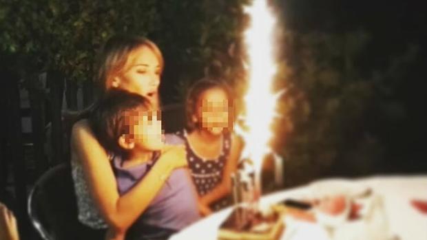 Alba Carrillo sopló las velas de su 30 cumpleaños junto a su pequeño Lucas