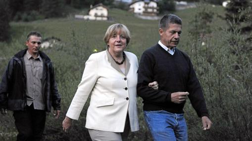 Angela Merkel y su marido Joachim Sauer durante unas vacaciones en los Alpes italianos en 2011