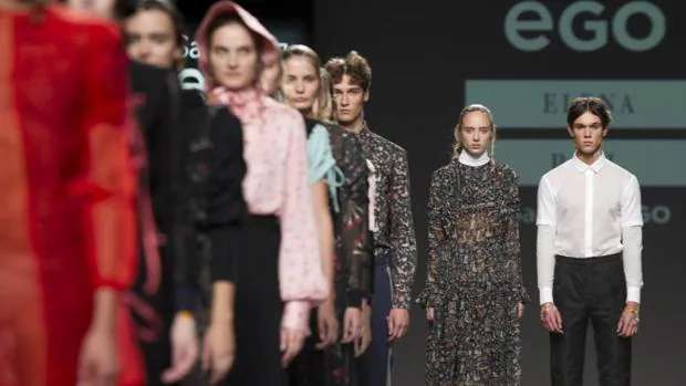 El joven talento de la moda española cierra esta edición de la pasarela madrileña