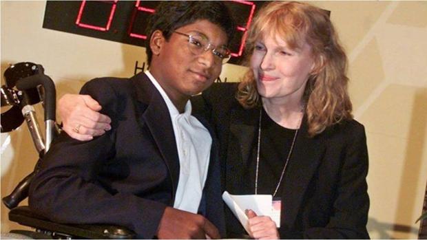 Fallece en un accidente de tráfico uno de los 14 hijos de Mia Farrow