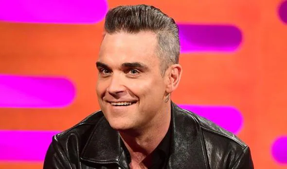 Robbie Williams tras sus operaciones de estética