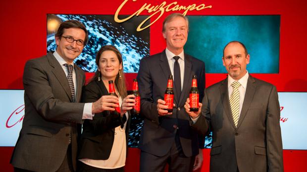 Cruzcampo Edición Navidad, una cerveza especial de autor y tintes artesanos para los brindis navideños