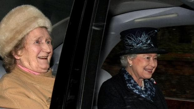 La Reina Isabel II junto a su prima Margaret Rhodes