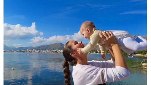 Malena Costa disfruta del verano junto a su hija Matilda