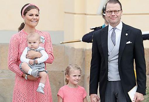 La princesa Victoria de Suecia y Daniel Westling junto a sus dos hijos