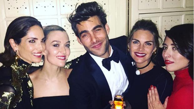 Eugenia Silva, Marta Ortega, Jon Kortajarena, Amaia Salamanca y Eugenia de la Torriente durante la fiesta