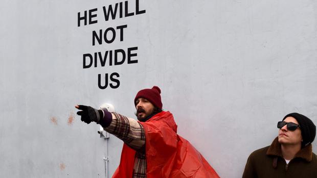 Shia LaBeouf, durante la protesta