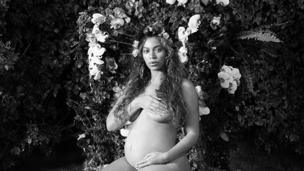 Beyoncé posa desnuda después de anunciar su embarazo