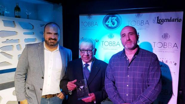 Homenaje de la hostelería gaditana a Miguel Montañés y a la figura del barman