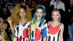 Las chicas del grupo Sweet California, en el front row de Juan Carlos Pajares